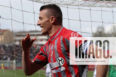 Daniel Ciofani U S Cremonese Celebrates After Scoring His Side S