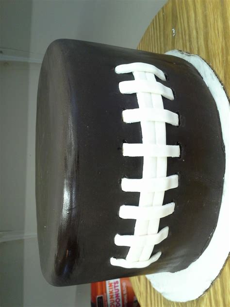 Top Tier Of A Cake With Fondant Football Laces Fondant Cakes Dunkin