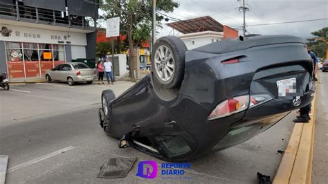 Choque y Volcadura en Avenida México Reporte Diario Vallarta