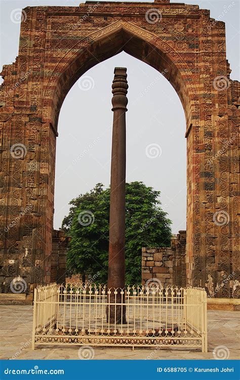 Iron Pillar of Delhi stock image. Image of historic, qutb - 6588705