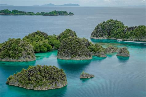 Menyaksikan Langsung Keindahan Piaynemo Raja Ampat Yang Ada Di Pecahan