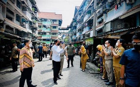 Warga Kaget Presiden Jokowi Blusukan Bagikan Paket Obat Dan Sembako