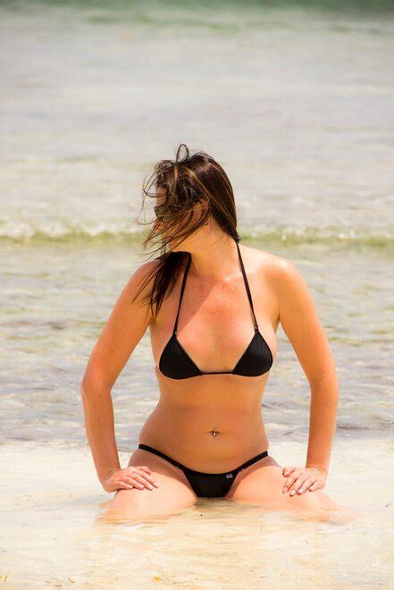 Bikini Model Skye AI Enhanced Silhouette Island 2 0635 Topaz