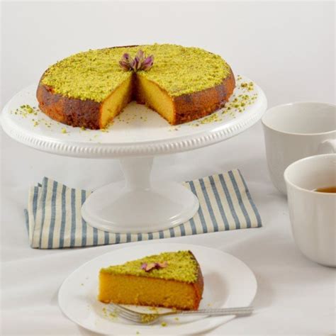 Almond-Saffron cake