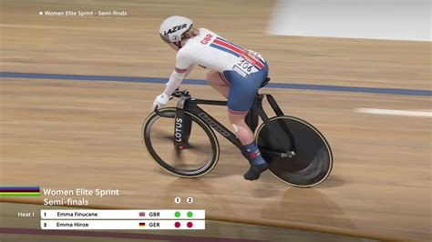 A Huge Scalp Emma Finucane Beats Emma Hinze To Reach World Cycling