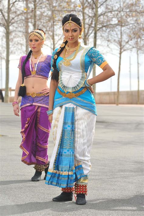Amala Paul Hot Stills In Traditional Saree
