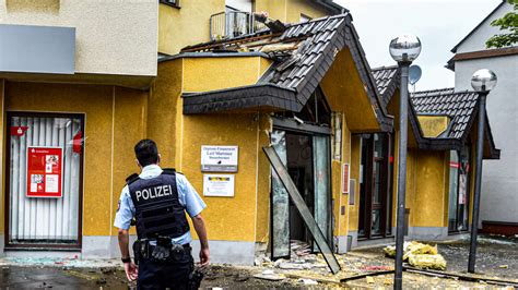 Stolberg Geldautomat gesprengt drei Tatverdächtige auf der Flucht