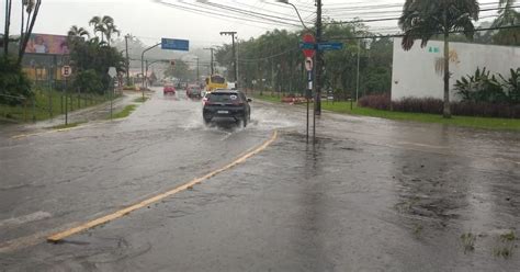 V Deo Grande Volume De Chuva Causa Alagamentos Em Joinville