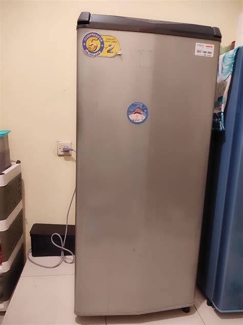 Di Jual Kulkas Pintu Sanyo Aqua Kitchen Appliances Di Carousell