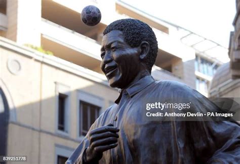 181 Statue Of Nelson Mandela Johannesburg Stock Photos, High-Res ...