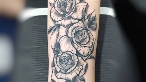 Tatuaje Del Artista Mexicano Roberto Valencia Rosas Blackwork