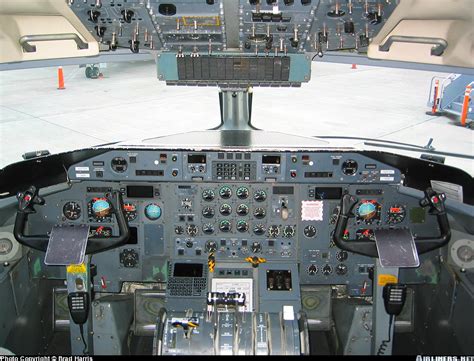 De Havilland 8 100 Cockpit