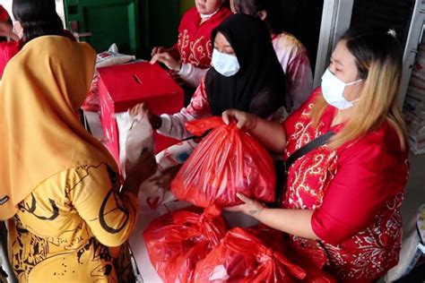 Warga Tionghoa Di Aceh Bagi Bagi Paket Sembako Ramadhan Antara News