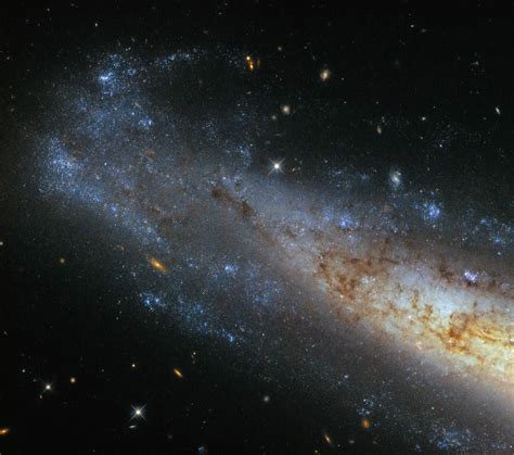 Hubble Takes Close Look At Ngc Sci News