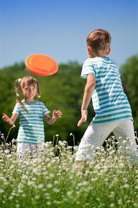 Children Playing Frisbee Stock Images Image 26800054