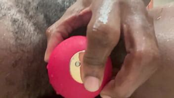Puta cachonda masturbándose en la ducha XVIDEOS