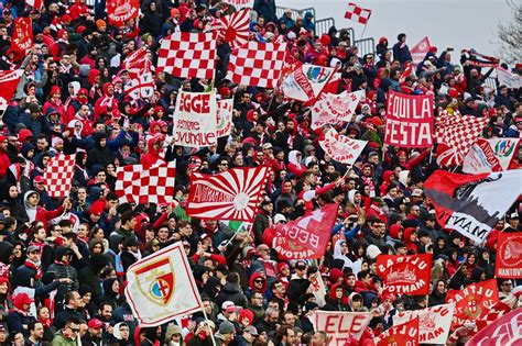 Calcio Serie C Mantova In A Meda E Il Maxischermo In Piazza