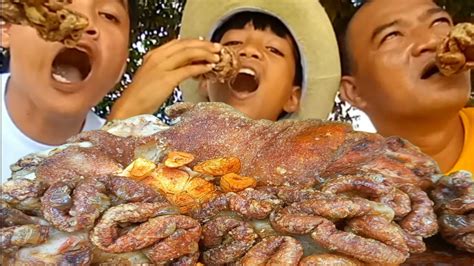 Outdoor Cooking Crispy Pata At Crispy Isaw Ng Baboy Youtube