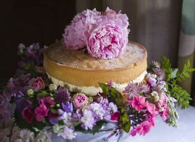 Naked Sponge Victoria Sponge Wedding Cake Caking It Up Special Event Cakes