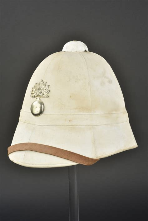 Casque Colonial dit pain de sucre modèle 1886 Aiolfi G b r