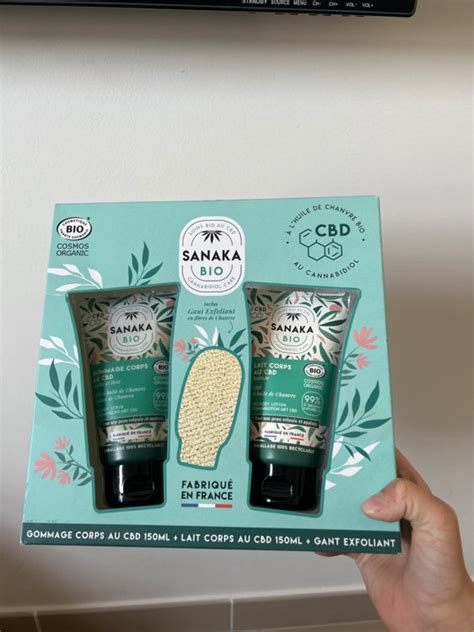 Sanaka Bio Coffret Gommage Corps Et Lait Corps Au Cbd Gant Exfoliant