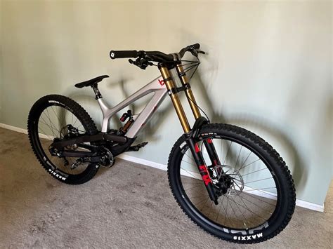 2022 YT Tues Downhill Bike NEVER BEEN RIDDEN For Sale