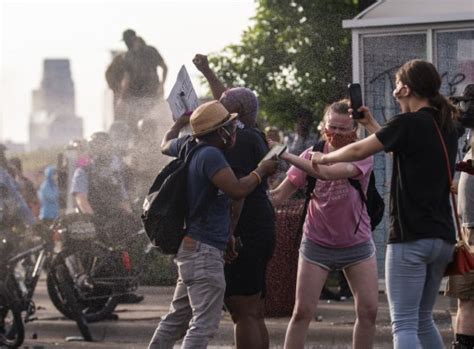 Minneapolis Protestas Violentas Por Asesinato De Un Hombre Por La Polic A