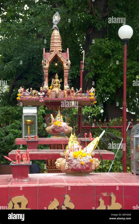 Chinese shrine in a Bangkok street Stock Photo - Alamy