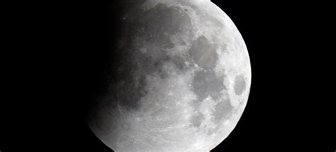 Cientistas Chineses Descobrem Crateras Com água Na Lua