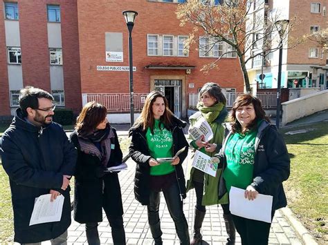 Un Folleto Con Las Fortalezas De Los Seis Colegios P Blicos Para Elegir