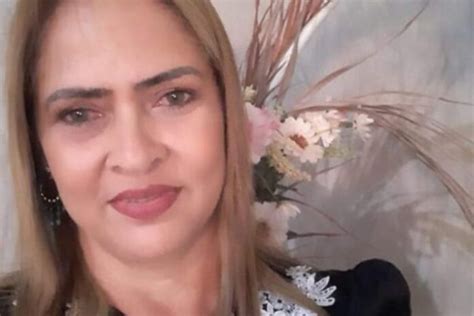 Mulher é encontrada morta faca cravada no pescoço namorado é o