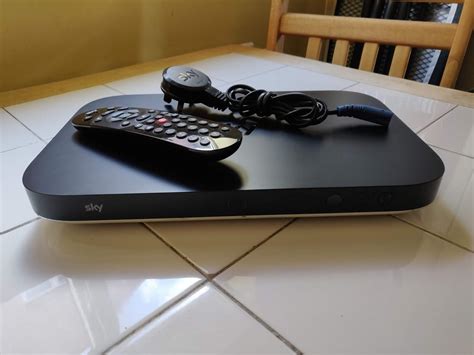 Sky Q 2tb Box With Remote And Power Lead In Bl5 Westhoughton Für £ 65