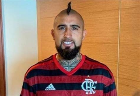 Vidal Chega Ao Rio De Janeiro Para Assinar O Flamengo Estou Feliz