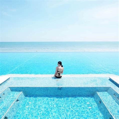 Hot Sexy Olivia Lazuardy Bikini Pics