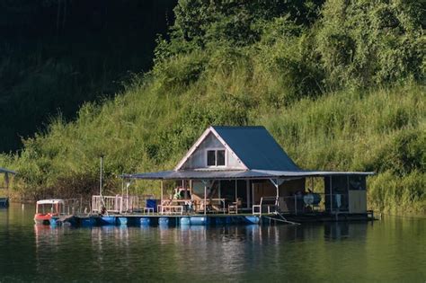 Premium Photo | Landscape reservoir and raft house thailand