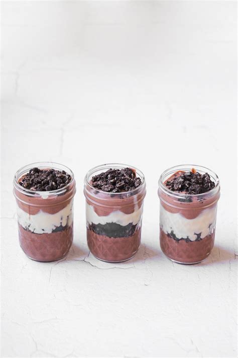 Vegan Oreo Pudding Parfait Dessert - HealthyHappyLife.com