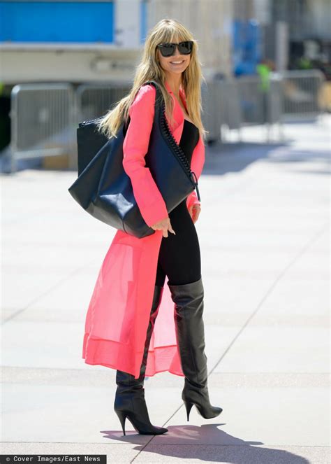 Heidi Klum W Sk Pym Bikini Tuli Si Do M A Jej Figura Robi Wra Enie