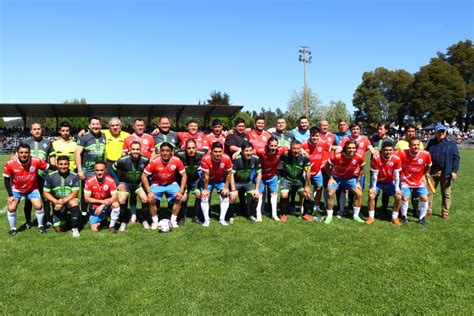 Con partido entre jugadores históricos del futbol chileno y el Club