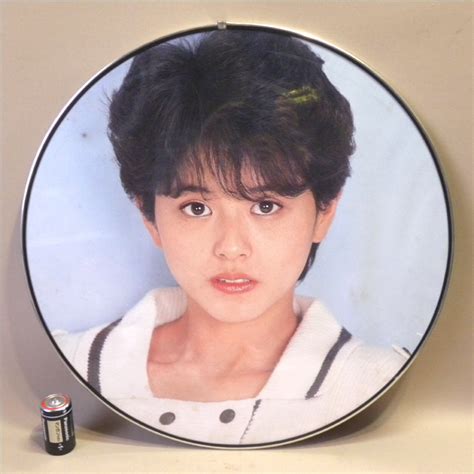 【未使用】【未使用 新品】1980年代 当時物 小泉今日子 丸型 パネル 直径44cm A 昔の ビンテージ 昭和レトロ 80年代 アイドル グッズ 雑貨 ポスターの落札情報詳細