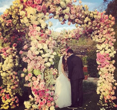 Best Wedding Flowers: Wedding Flowers for an Outdoor Wedding by Mark's Garden | Glamour