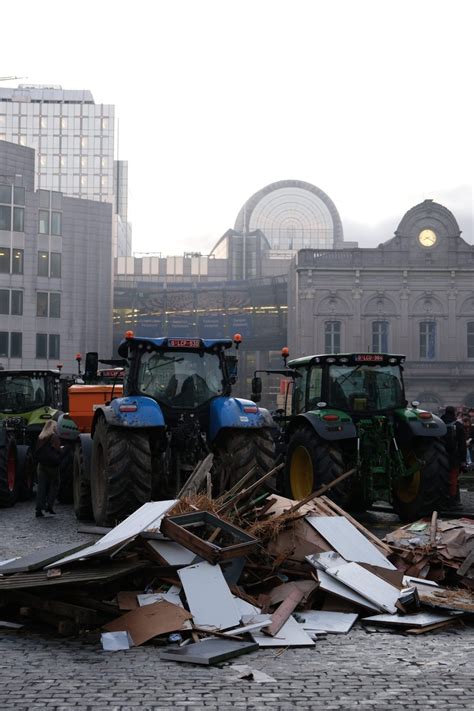 Le Violente Proteste Degli Agricoltori Europei A Bruxelles Lifegate