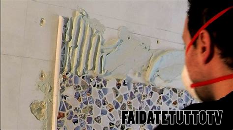 COME POSARE PIASTRELLE MOSAICO SU MURO COME STUCCARE FUGHE COME