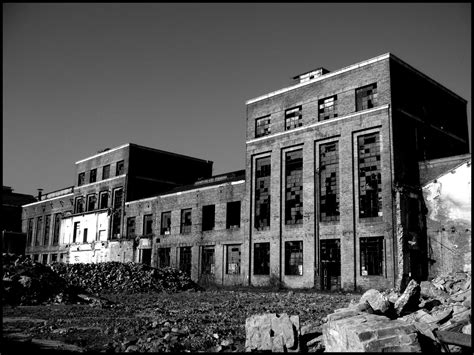 Fondos De Pantalla X Px Abandonado Oscuro Edificio Viejo