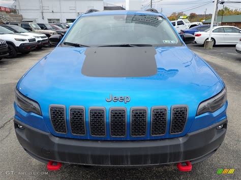 Hydro Blue Pearl Jeep Cherokee Trailhawk X Photo