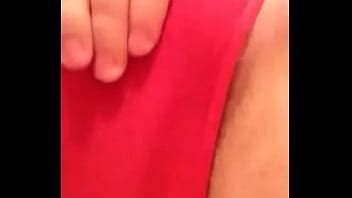 18 años de edad se toca los dedos con las bragas puestas XVIDEOS