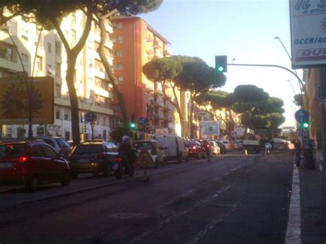 Caos In Piazza Re Di Roma Lavori Stradali E Traffico In Tilt La