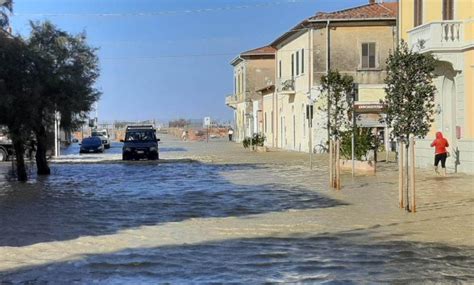 Marina Di Pisa Devastata Dalla Mareggiata Ecco Come Si Pu Salvare Il