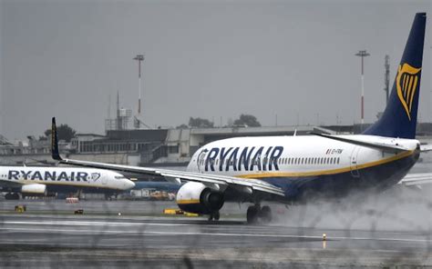 Ryanair Fumo Da Motore Boeing 737 Emergenza Per Volo Napoli Treviso