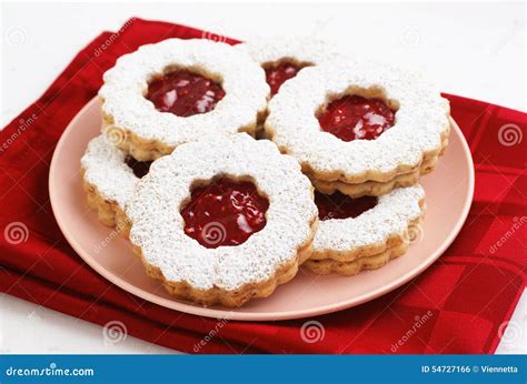 Biscuits De Torte De Linzer De Confiture De Framboise Photo Stock