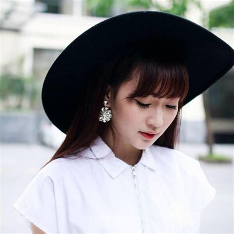 Hot Girl M C P N Ng Khi N D N T Nh Ghen V Xinh L I Di N P